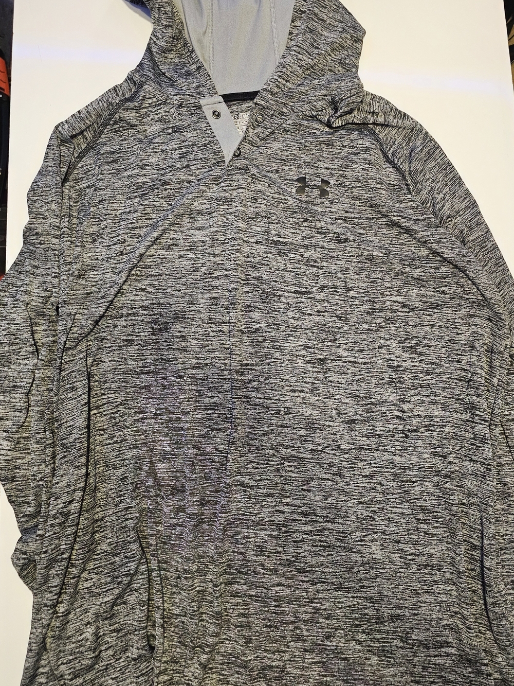 Under Armour Men's Heather Gray Hooded Pullover
